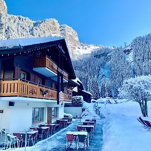 3* Hotel Hameau Des Prodains -